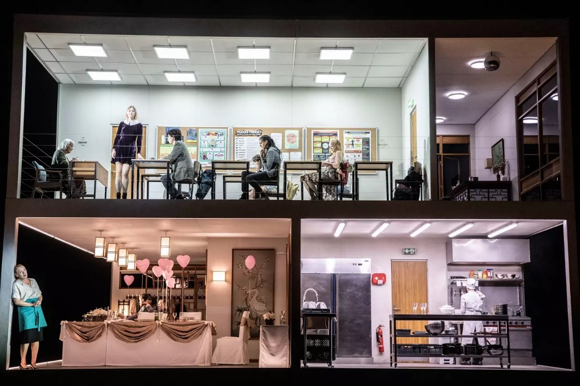 A block of 4 different rooms: Top left is a classroom, Top right is a hallway, Bottom left is a wedding party table, Bottom right is a chef in a kitchen.