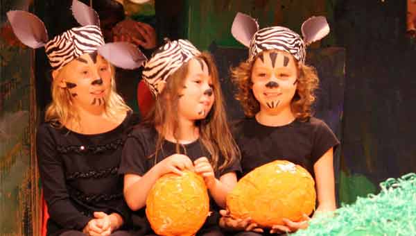 School children at the Opera